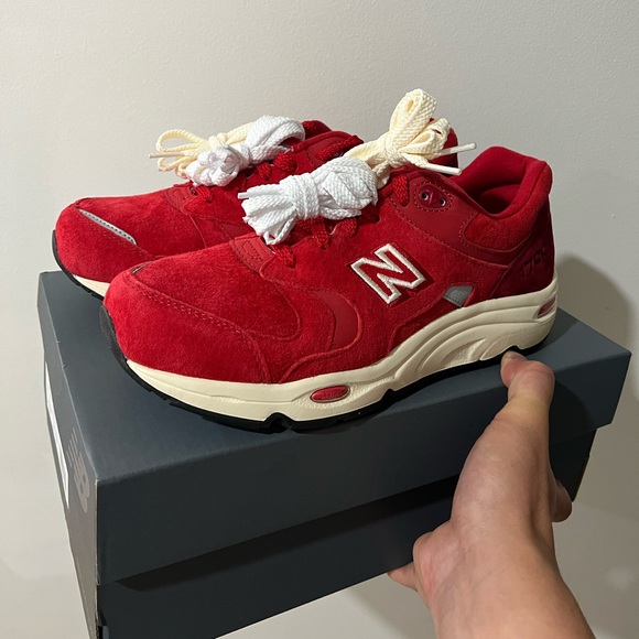 New balance 1700 x Kith - Picture 2 of 3